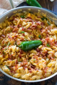 30 Minute Pasta Recipes are the perfect weeknight dinners, easily made in just one pan. This Bacon Jalapeño Popper Pasta is tasty, full of flavor and hassle free.