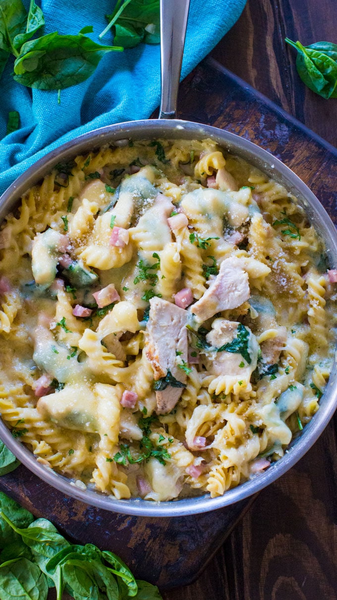 30 Minute Pasta Recipes are the perfect weeknight dinners, easily made in just one pan. This Chicken Cordon Bleu Pasta is tasty, full of flavor and hassle free.