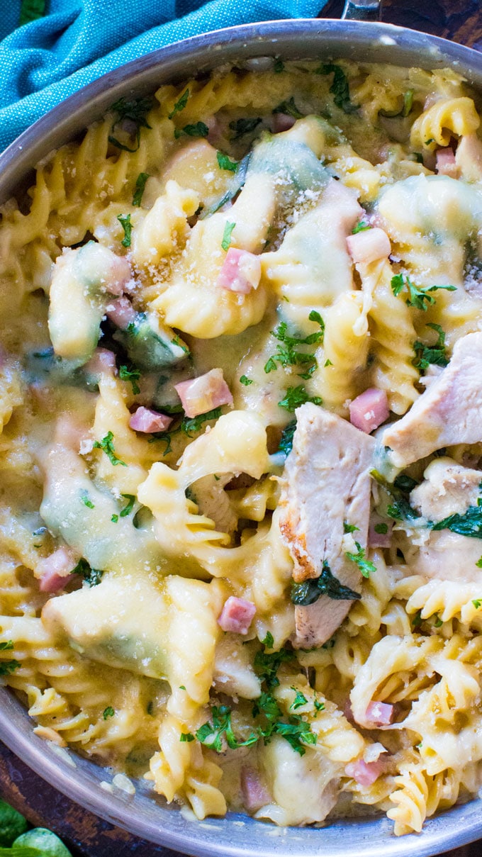 30 Minute Chicken Cordon Blue Pasta packs all of the delicious flavors of the classic dish, in an easy one pan pasta recipe!