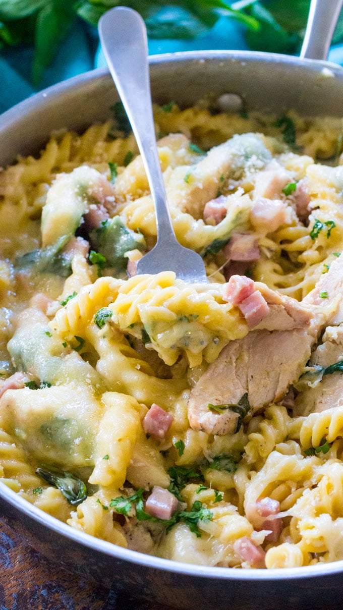 Creamy Chicken Cordon Bleu Pasta packs all of the delicious flavors of the classic dish, in an easy, 30 minute and one pan pasta recipe!