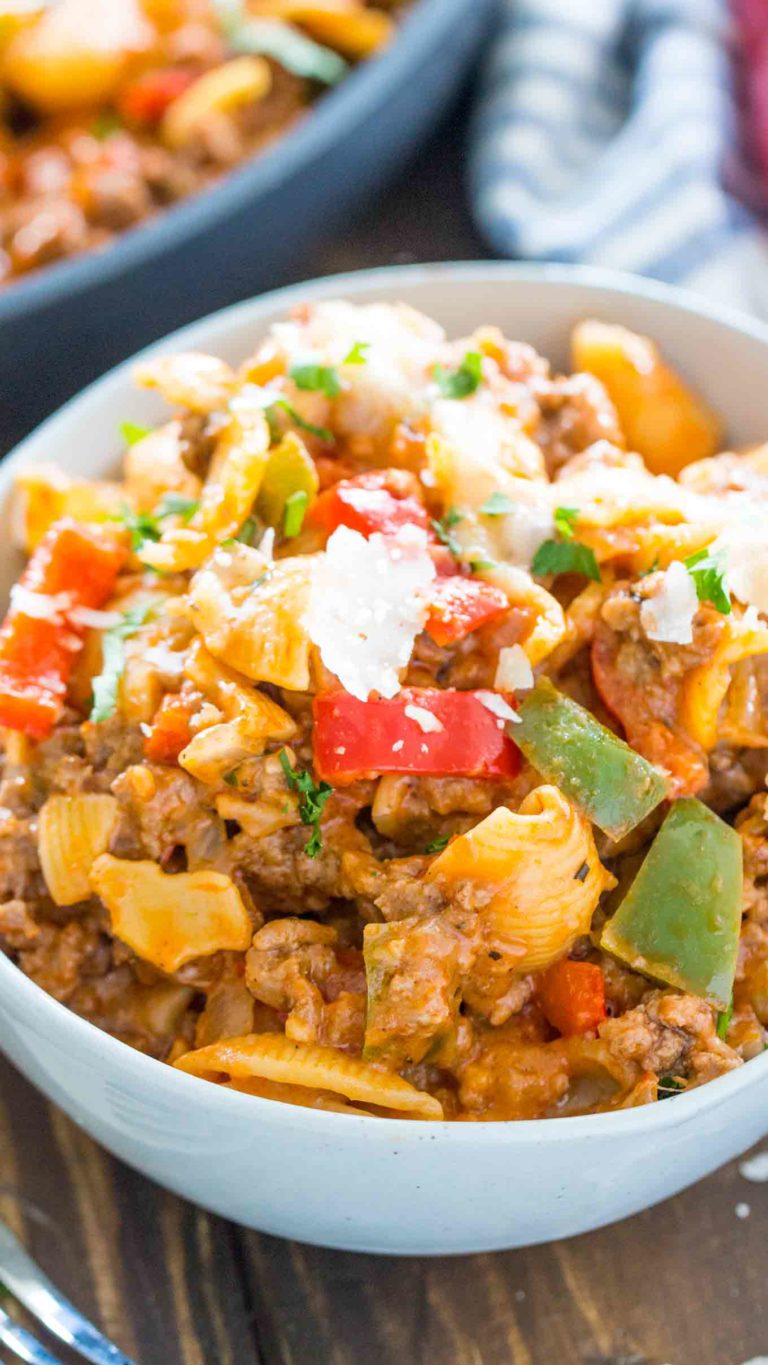 Cheesy Stuffed Pepper Skillet with Pasta - 30 minutes meals