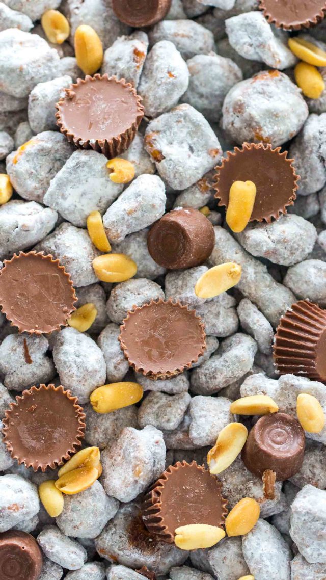 Puppy Chow is a sweet treat, made with Chex Mix cereal. #chexmix #puppychow #muddybuddies #chocolate #peanutbutter #easyrecipe #dessert #30minutemeals #nobake