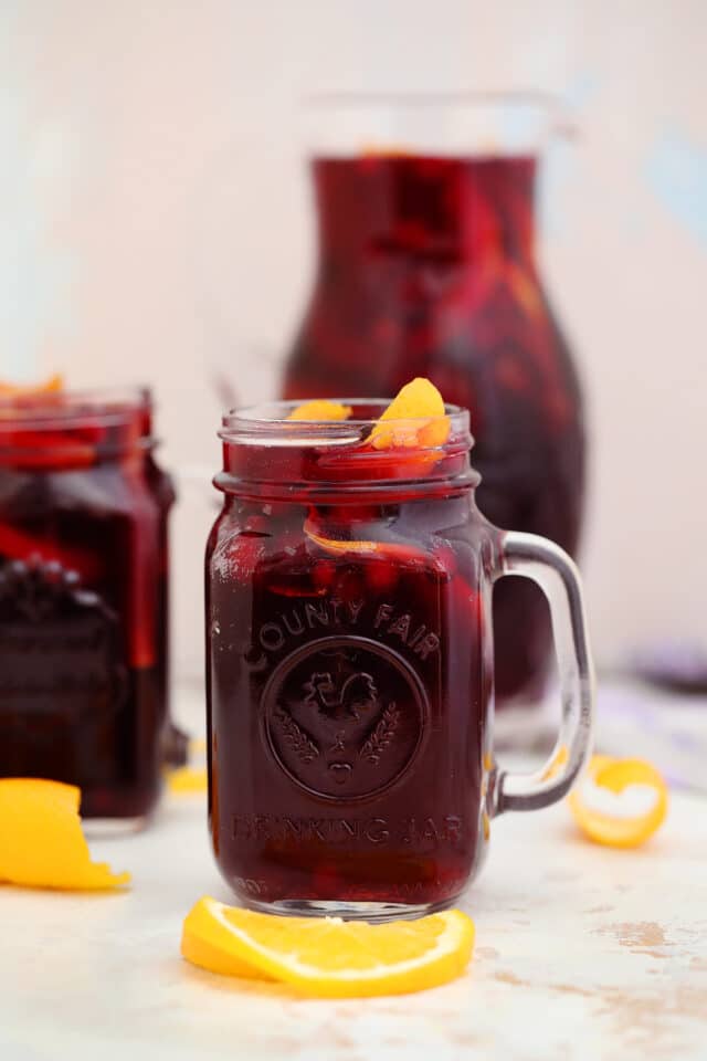 Orange Cranberry Sangria bursts with flavors reminiscent of autumn and winter! This makes for the perfect cocktail for upcoming holidays, with hints of orange and spices! #sangria #cranberrysangria #30minutemeals #fallrecipes #thanksgiving #christmas