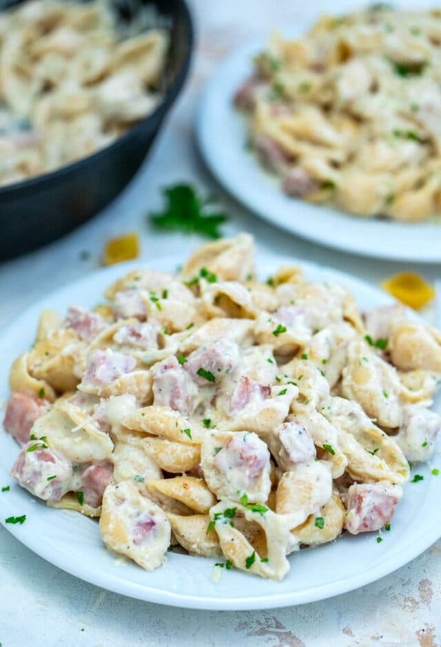 One Pan Ham and Cheese Pasta Recipe is creamy, cheesy and delicious and is ready in less than 30 minutes. #pasta #ham #cheese #30minutemeals #onepot