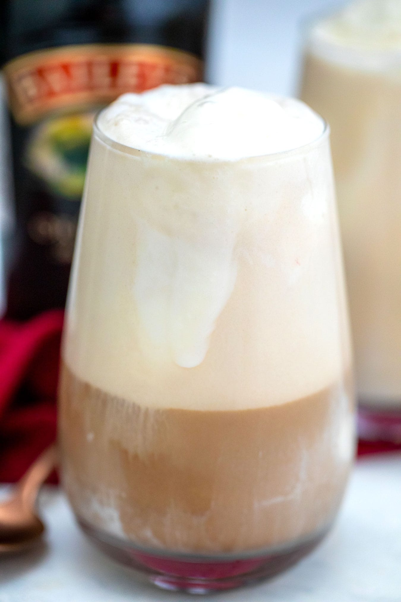 Affogato is a classic Italian dessert made with creamy vanilla ice cream and topped with a shot of fresh espresso. #affogato #baileys #drinks #stpatricksday #30minutemeals