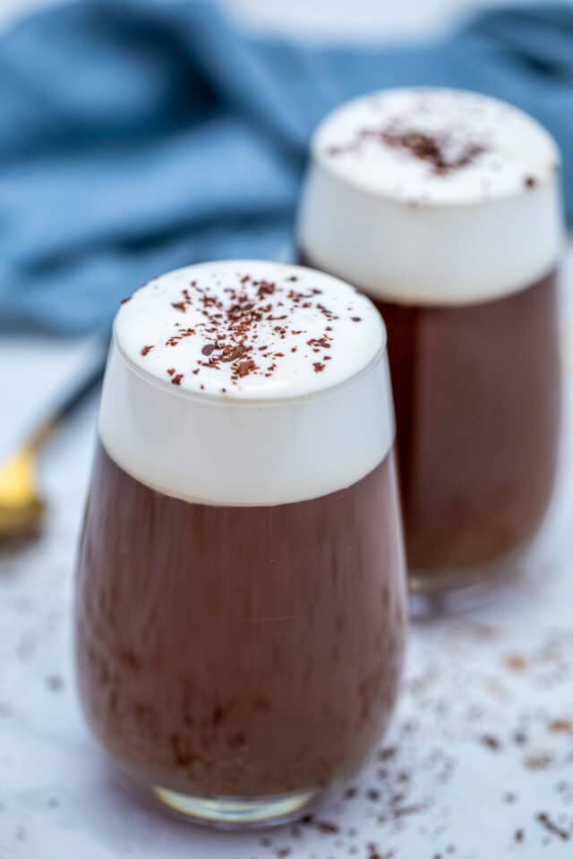Irish coffee is a cocktail made of freshly brewed coffee, whiskey, maple syrup, and topped with whipped cream. #irishcoffee #cocktails #stpatrick #stpatricksday #30minutemeals