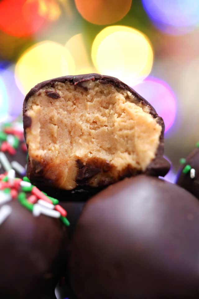 Peanut Butter Balls are super soft, loaded with peanut butter, and topped with a crisp chocolate cover. #peanutbutterballs #peanutbutter #christmasrecipes #christmasdesserts #30minutemeals