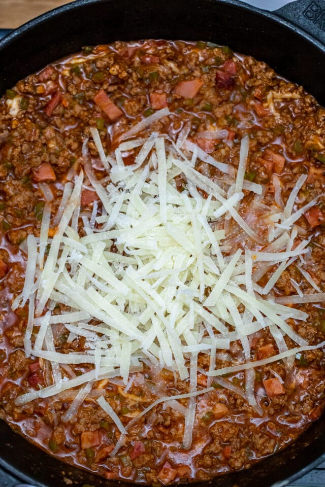 Philly Cheesesteak Sloppy Joes are made with ground beef, tender bell pepper, onions, and gooey melted cheese! #sloppyjoes #beefrecipes #easydinner #30minutemeals #phillycheesesteak