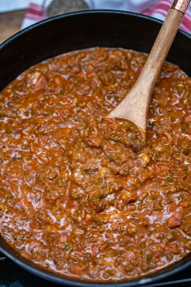 Philly Cheesesteak Sloppy Joes are made with ground beef, tender bell pepper, onions, and gooey melted cheese! #sloppyjoes #beefrecipes #easydinner #30minutemeals #phillycheesesteak