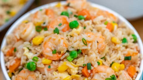 Shrimp Fried Rice recipe is made with fresh shrimp, rice, green onions, peas, carrots, and sesame oil. It is a classic dinner dish that is ready in about 30 minutes! #friedrice #shrimprecipes #30minutemeals #shrimpfriedrice #chineserecipes