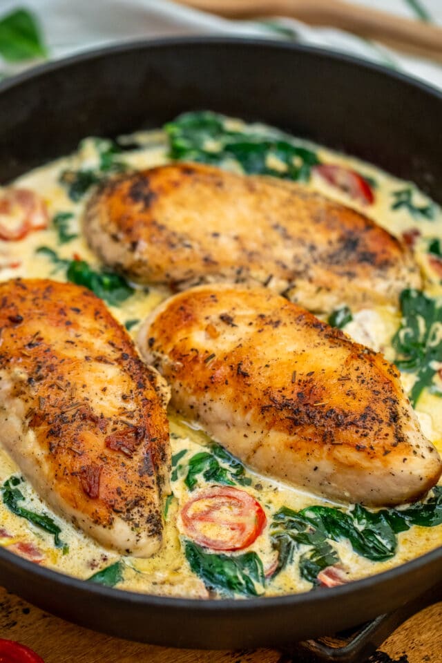 Creamy Tuscan Chicken is a one-pan recipe made with juicy seared chicken breasts soaked in the most delicious creamy sauce. #chickenrecipes #tuscanchicken #onepan #30minutemeals #chickenfoodrecipes