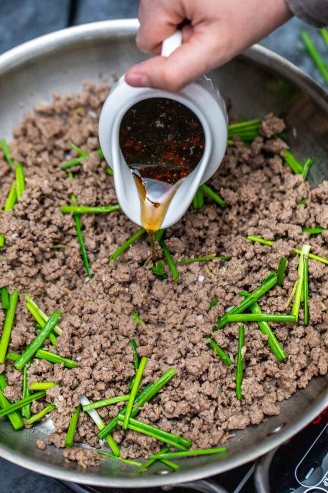 Korean Beef Bowls are super tasty made with ground beef and ready in 15 minutes. #koreanbeef #beefbowls #beefrecipes #30minutemeals #30minutemeals