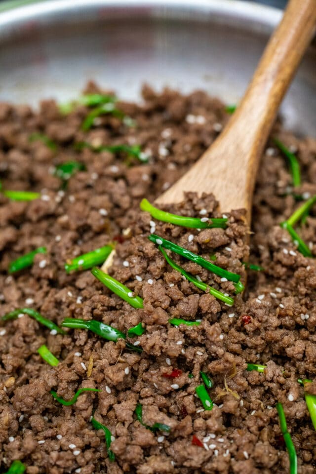 Korean Beef Bowls are super tasty made with ground beef and ready in 15 minutes. #koreanbeef #beefbowls #beefrecipes #30minutemeals #30minutemeals