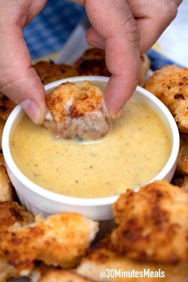 chick fil a chicken nuggets with dipping sauce