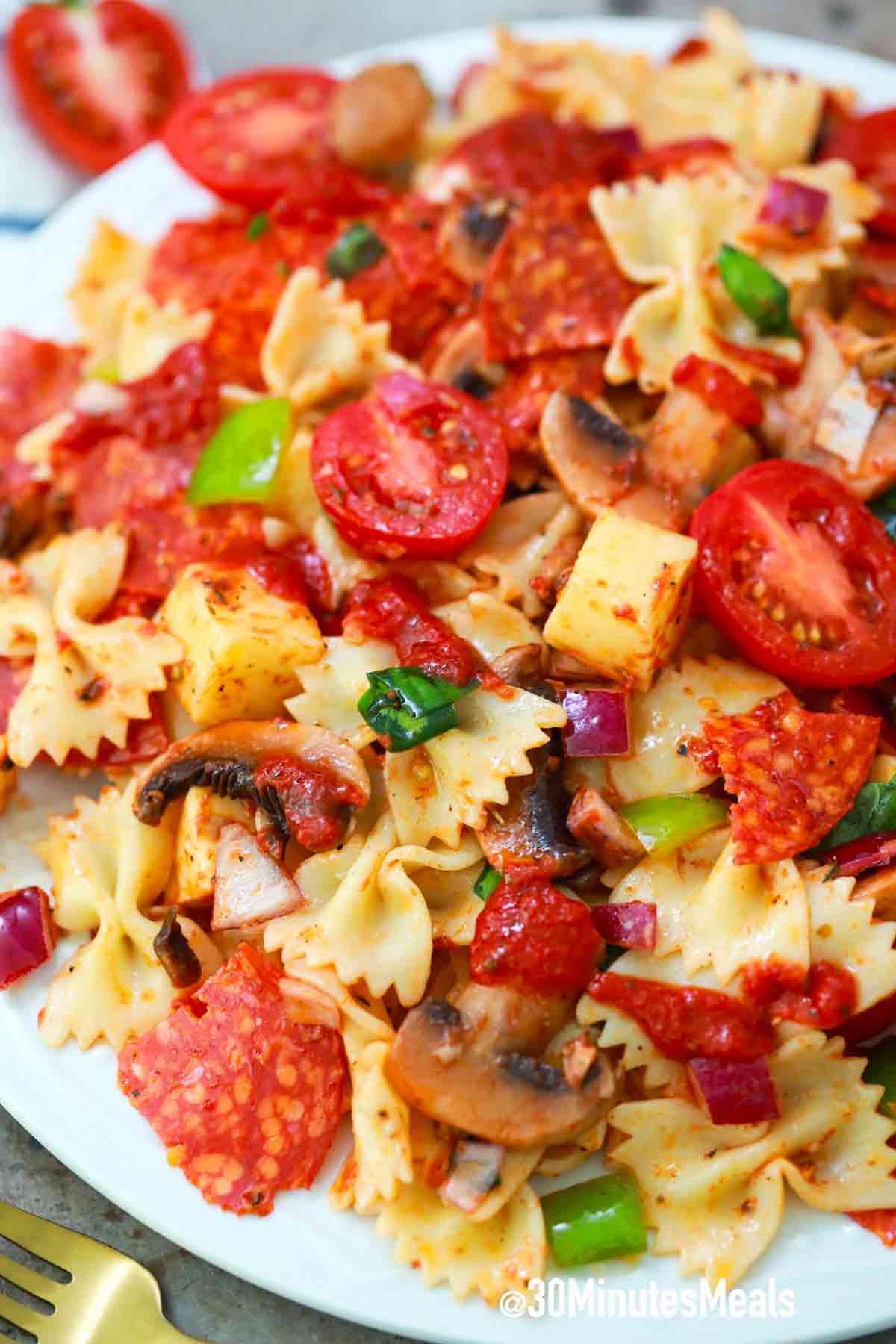 Pizza Pasta Salad - Keeping On Point