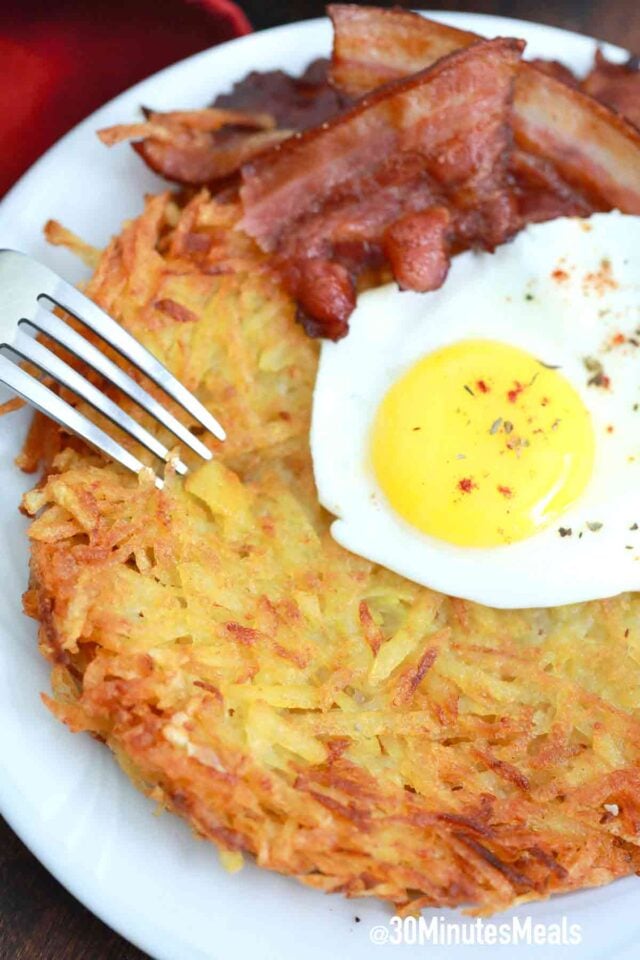 crispy hash browns with egg and bacon