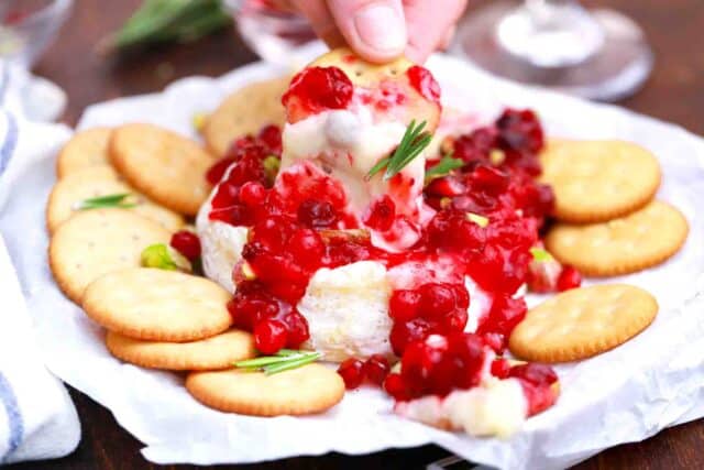 easy cranberry baked brie