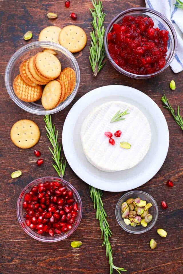easy cranberry baked brie ingredients